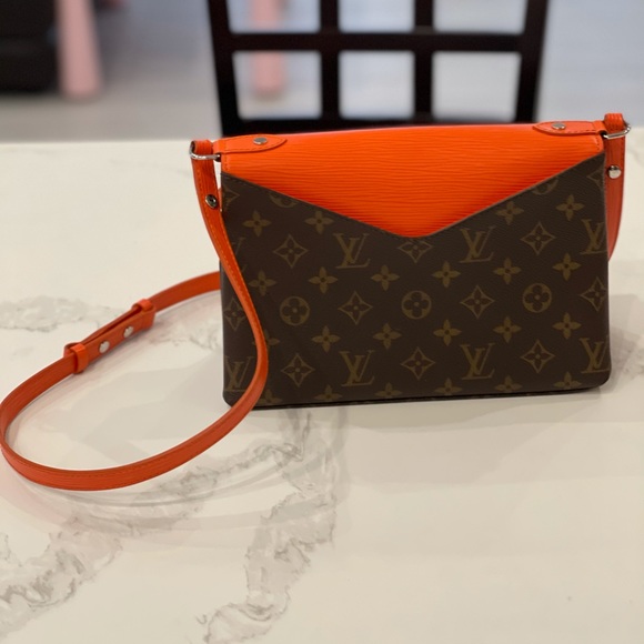 Louis Vuitton Monogram Epi Saint Michel Coquelicot - Picture 2 of 10